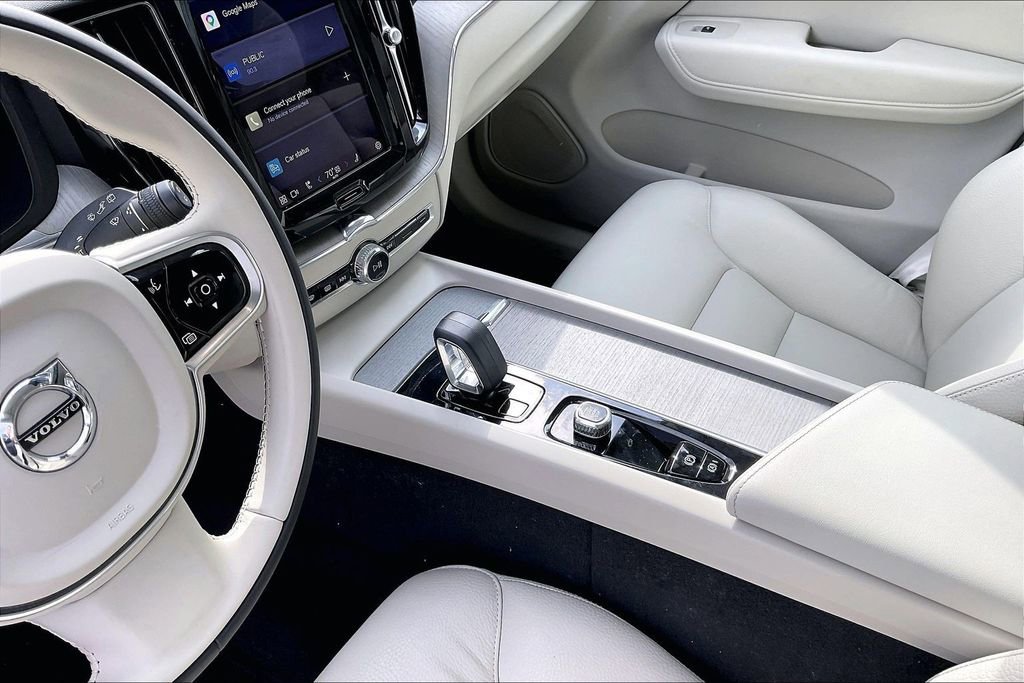 Certified 2023 Volvo XC60 B5 Plus w/ Climate Package AWD/4WD image 17