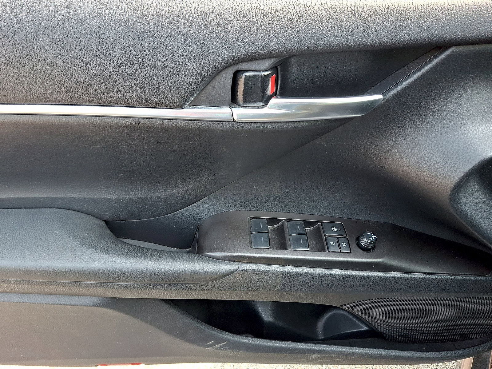 Used 2024 Toyota Camry SE FWD image 10