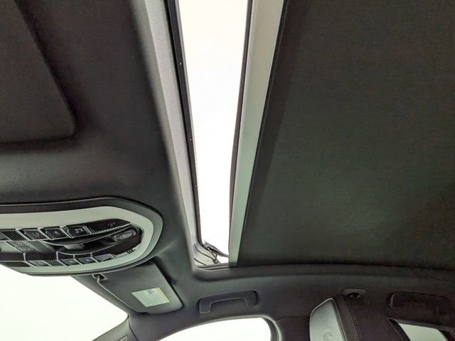 Used 2023 Porsche Macan Turbo image 28