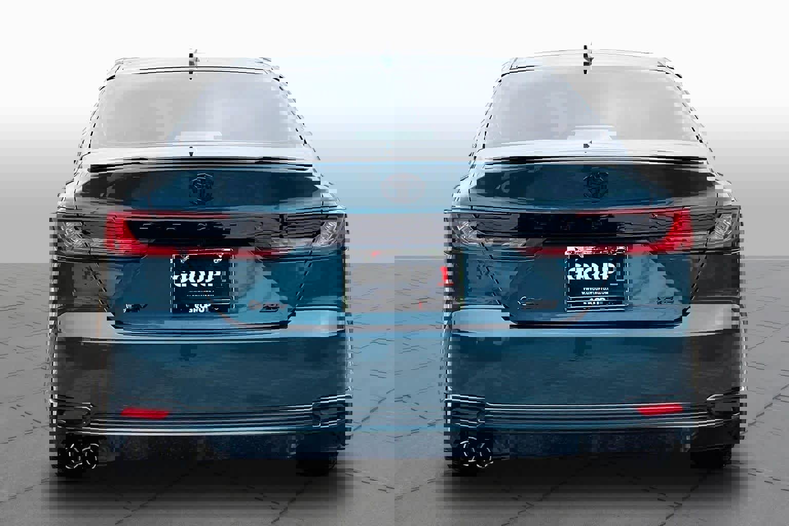 Used 2025 Toyota Camry XSE FWD image 5