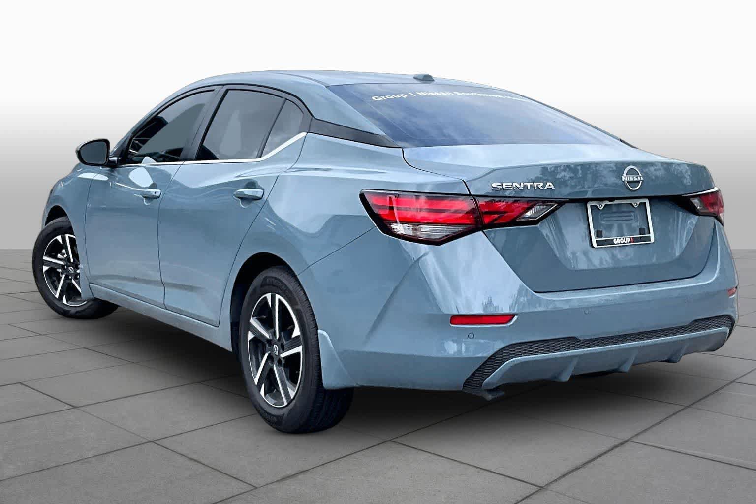 Used 2025 Nissan Sentra SV FWD image 11