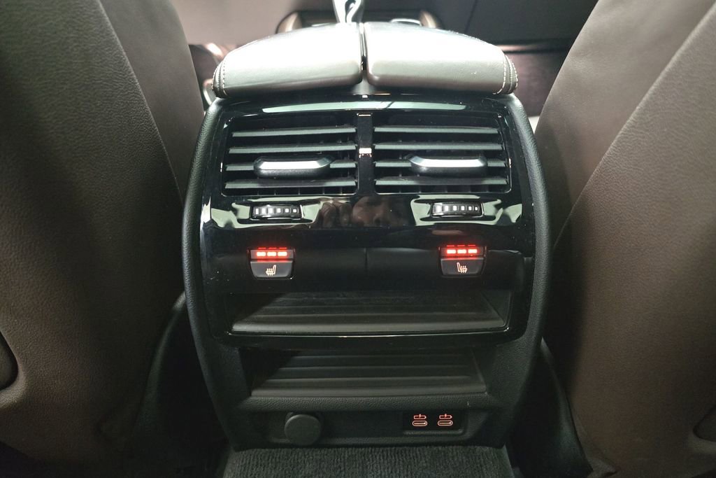 Used 2021 BMW M550i xDrive w/ Executive Package image 25