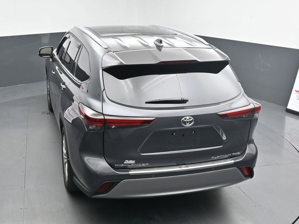 Used 2025 Toyota Highlander Platinum image 15