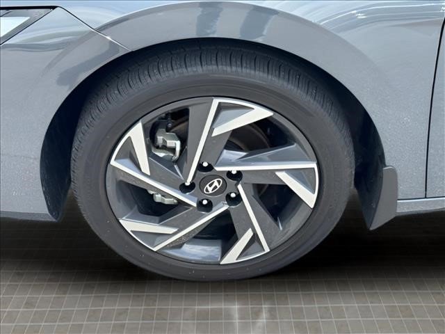 Certified 2025 Hyundai Elantra SEL FWD image 18