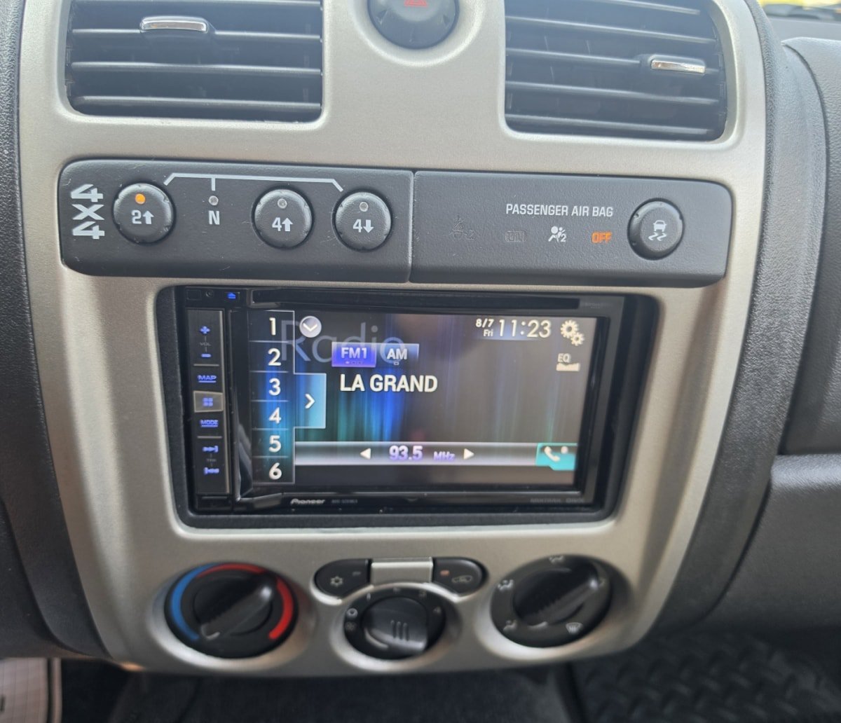 Used 2011 GMC Canyon SLT AWD/4WD image 13