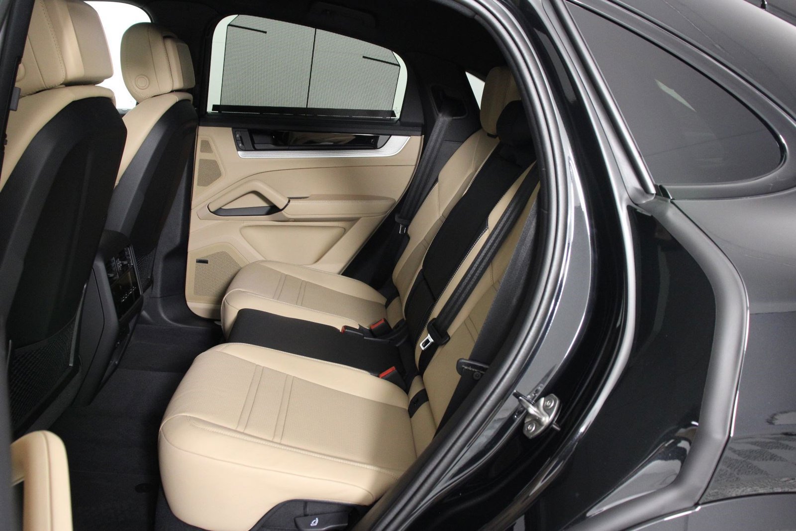 New 2026 Porsche Cayenne Coupe AWD/4WD image 18