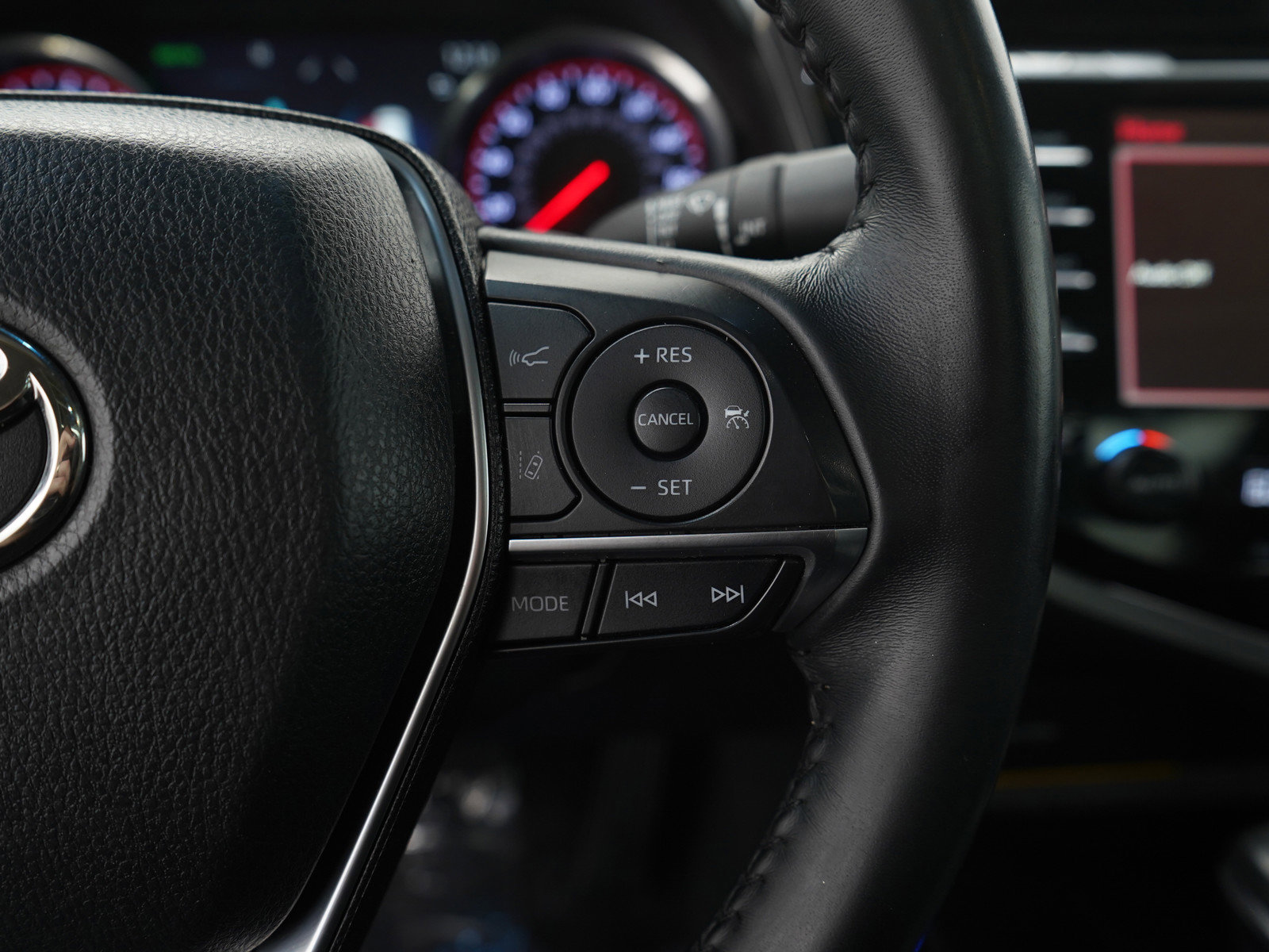 Used 2020 Toyota Camry XSE image 25