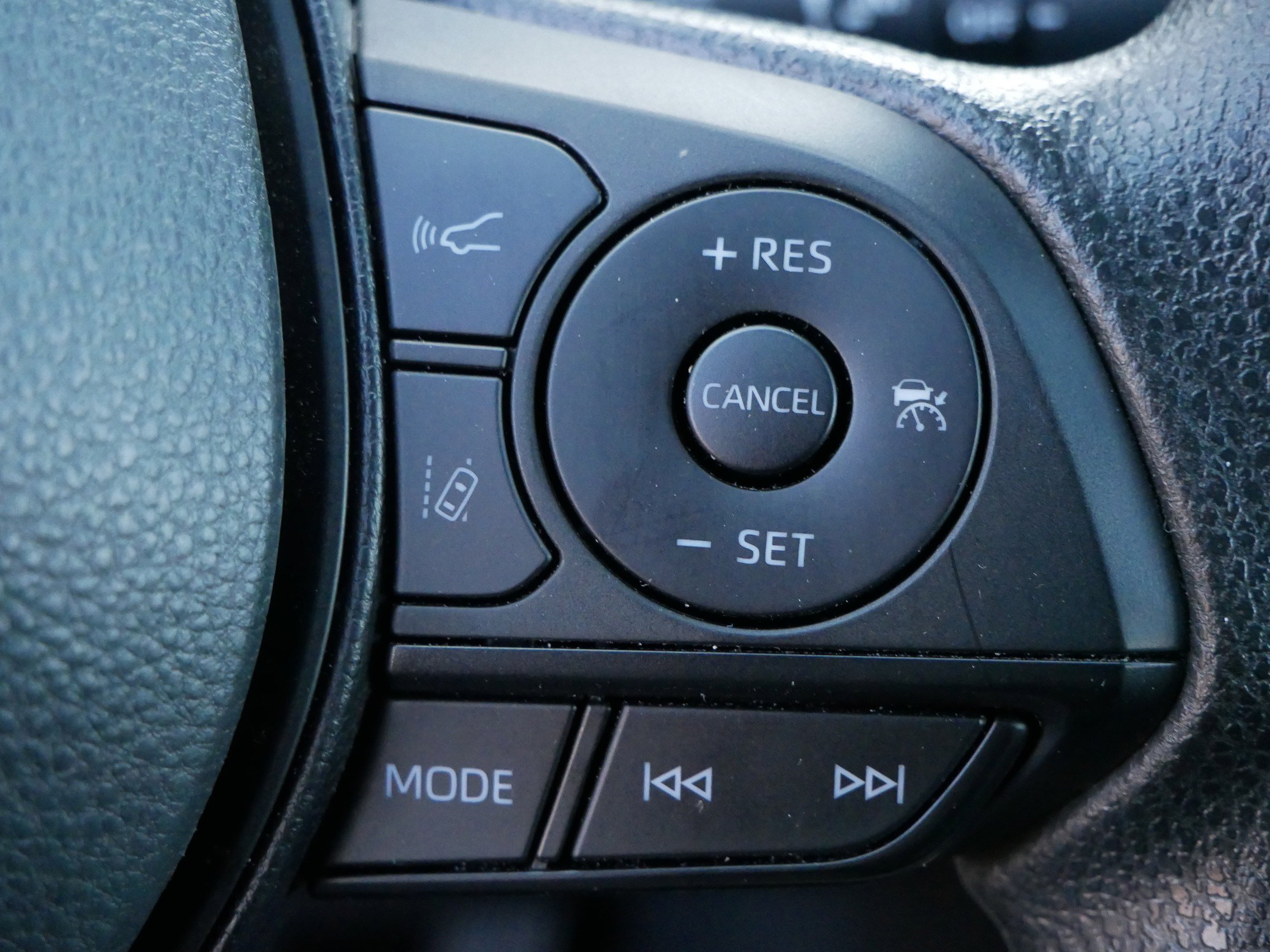 Used 2025 Toyota RAV4 XLE image 28