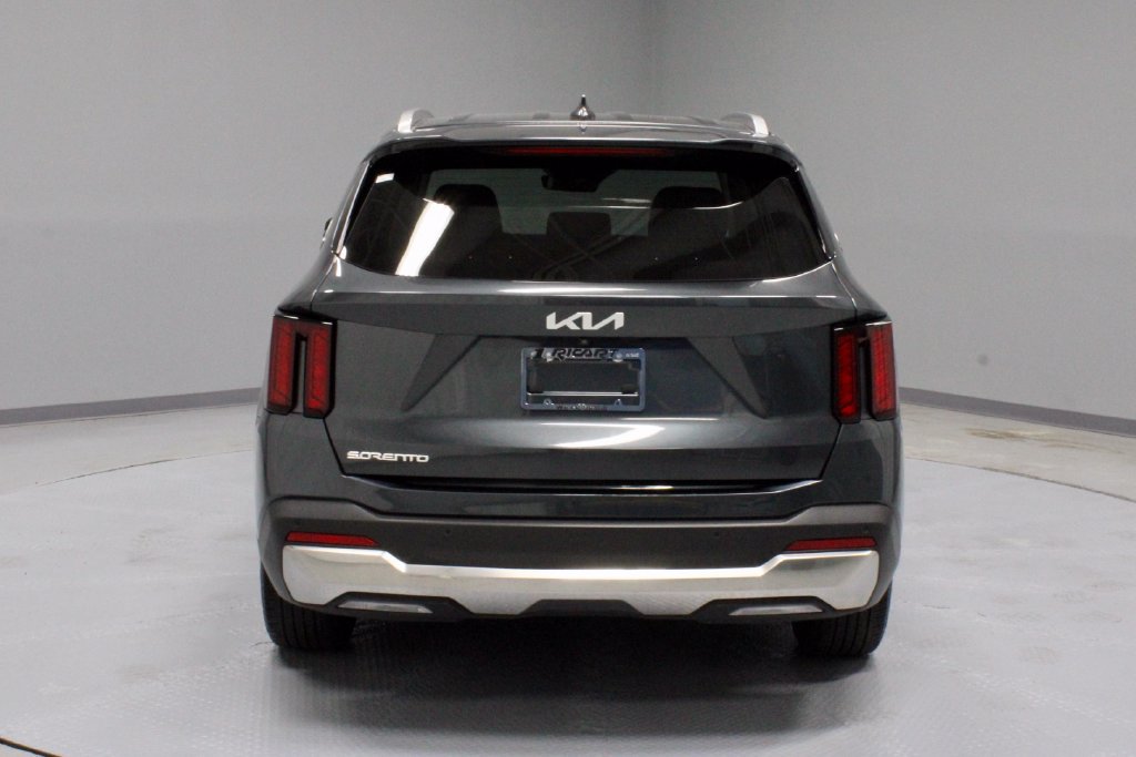 Used 2024 Kia Sorento S FWD image 11