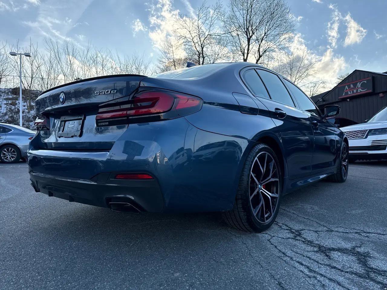 Used 2023 BMW 530e xDrive w/ Premium Package image 12