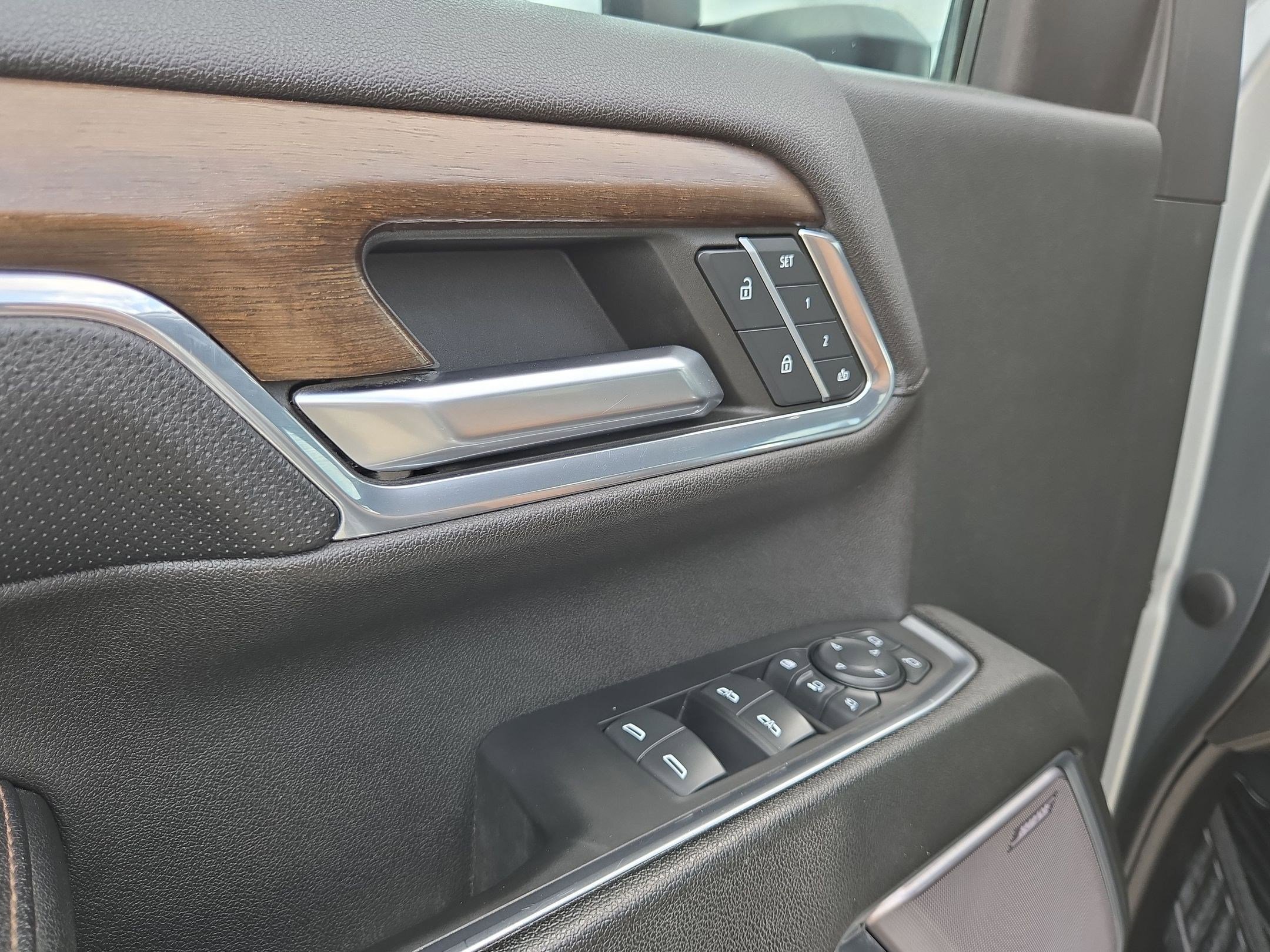 Used 2024 Chevrolet Silverado 2500 High Country w/ High Country Premium Package image 12