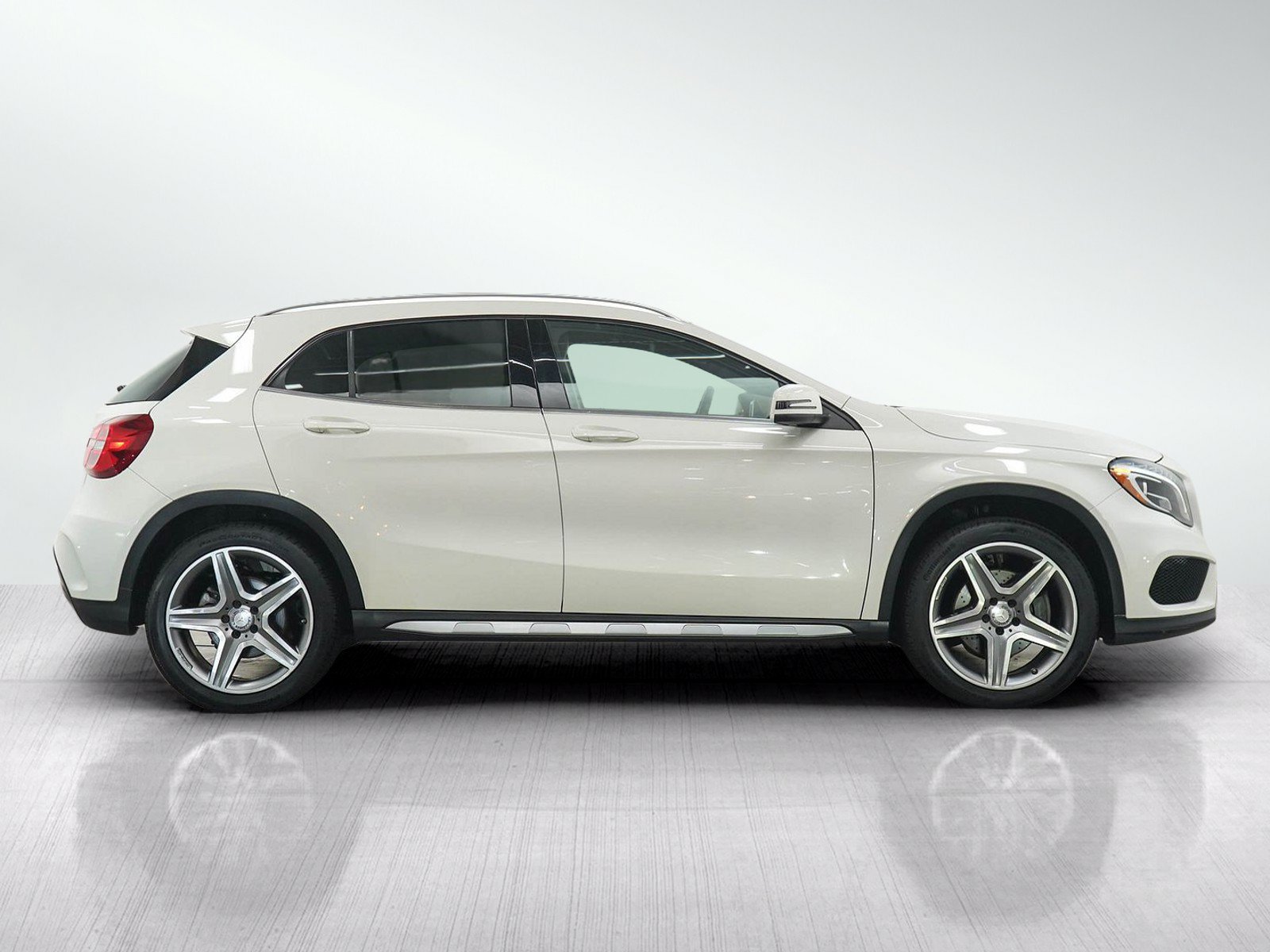 Used 2015 Mercedes-Benz GLA 250 4MATIC image 6