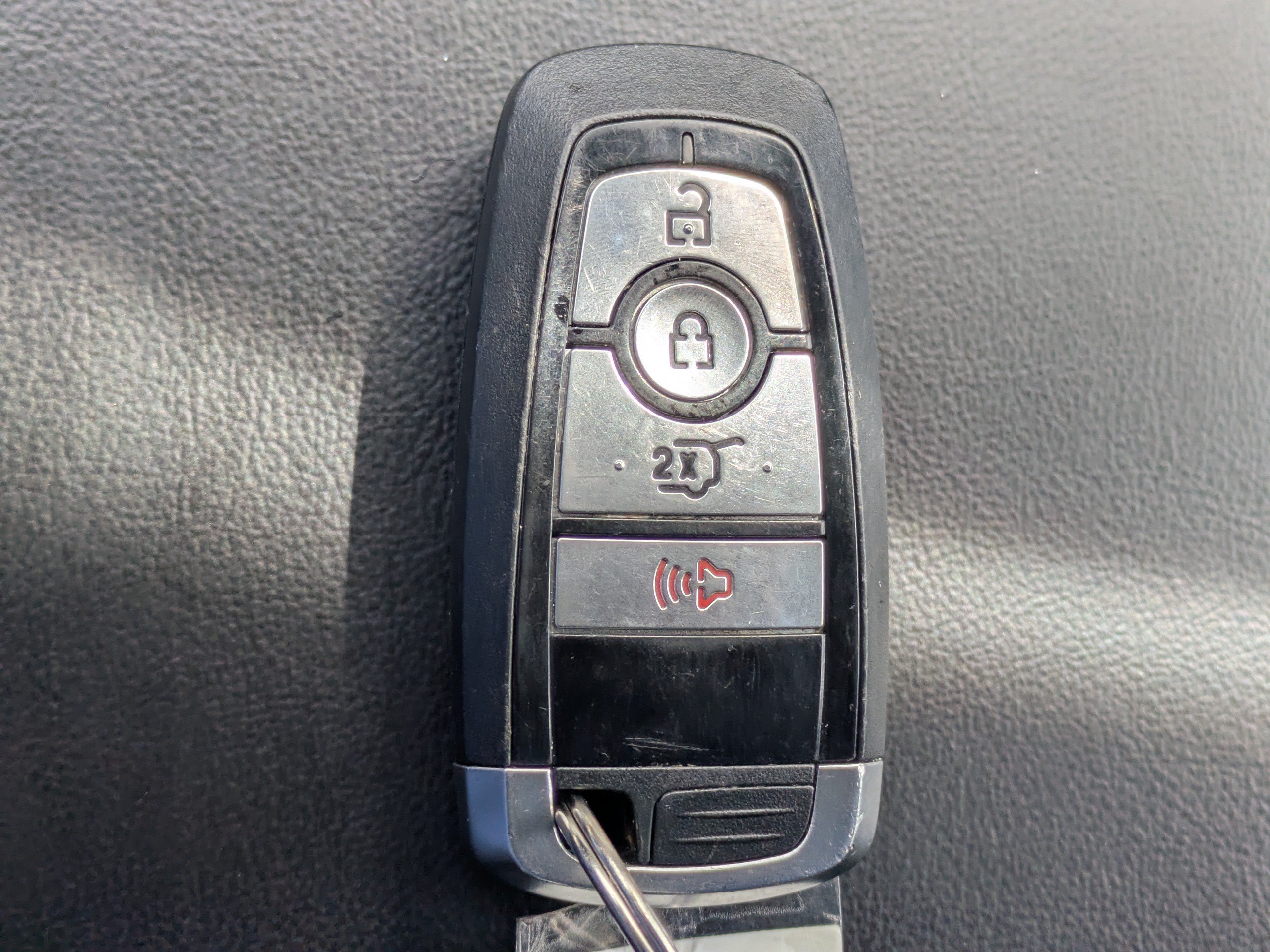 Used 2024 Ford Explorer XLT AWD/4WD image 29