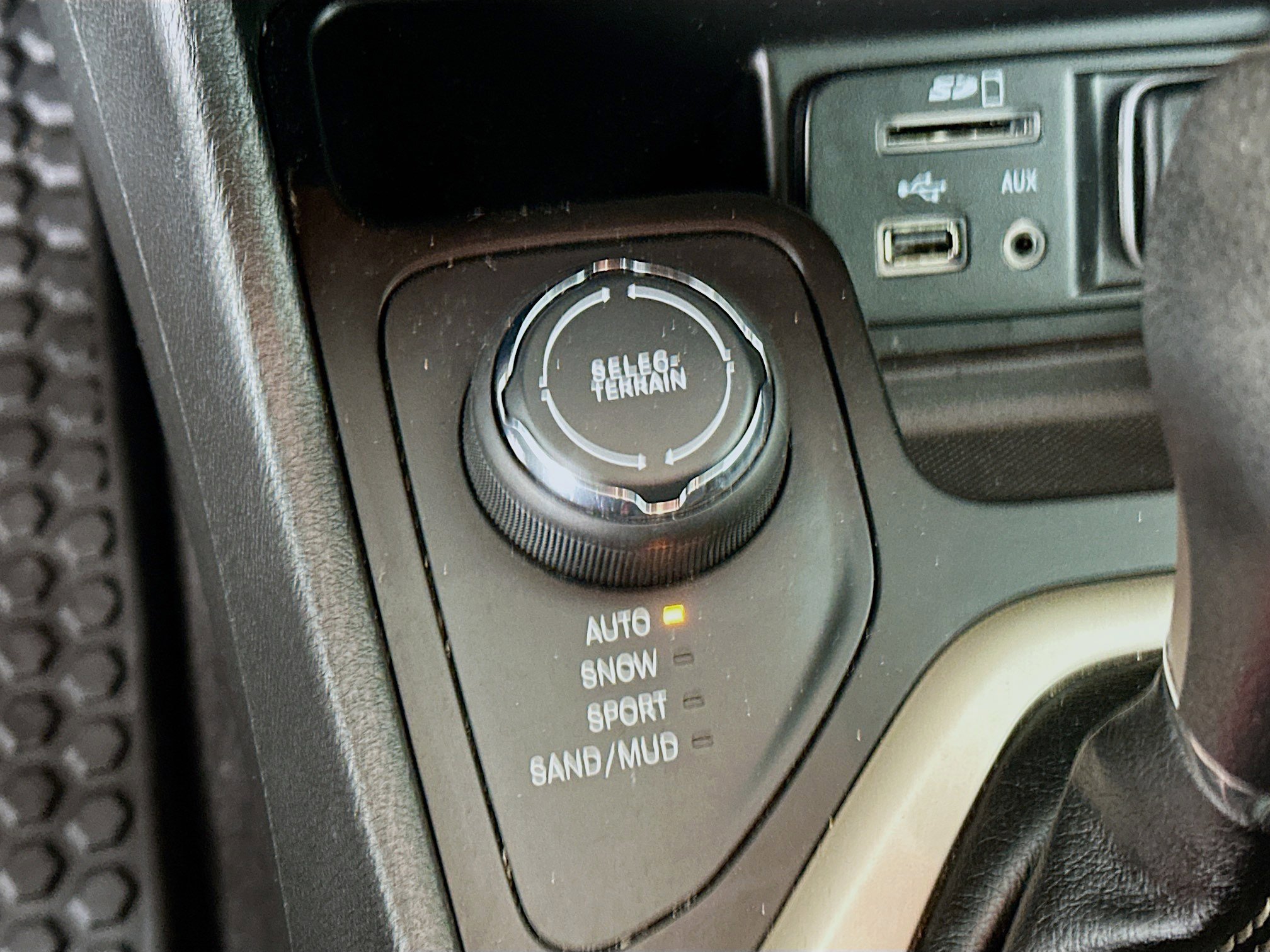 Used 2017 Jeep Cherokee Latitude w/ Cold Weather Group image 24