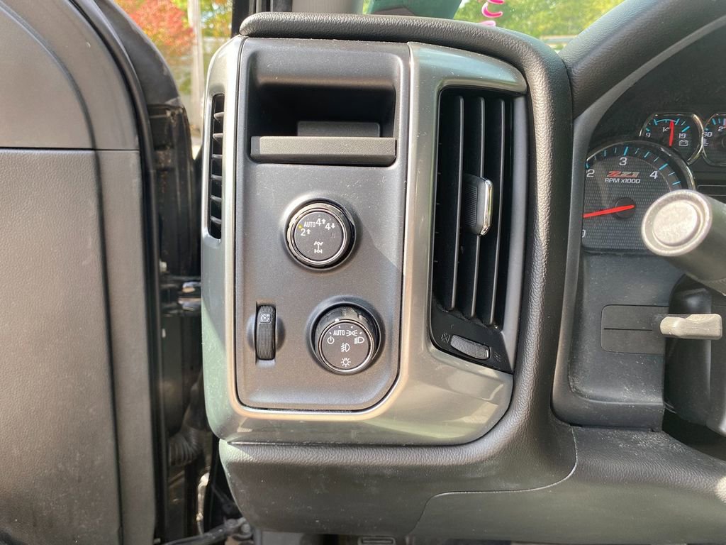 Used 2018 Chevrolet Silverado 1500 LT w/ All Star Edition image 14