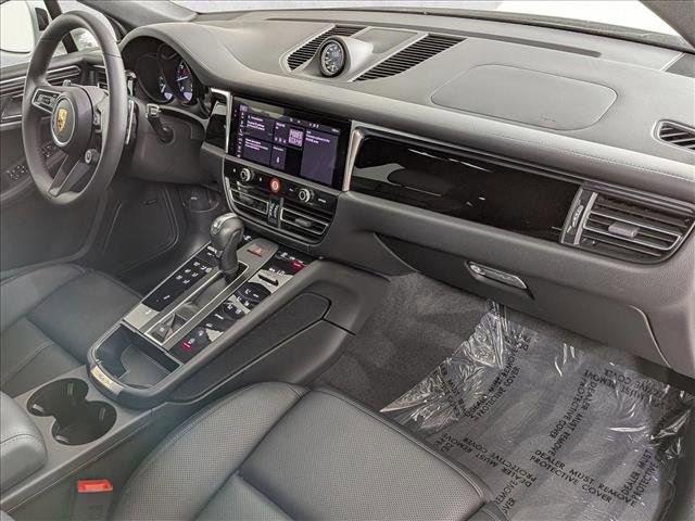 Certified 2025 Porsche Macan image 25