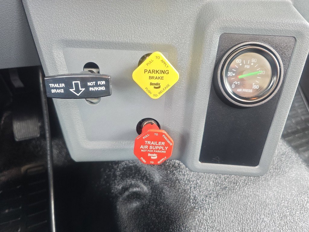 Used 2022 Ford F750 2WD Regular Cab Super Duty image 29