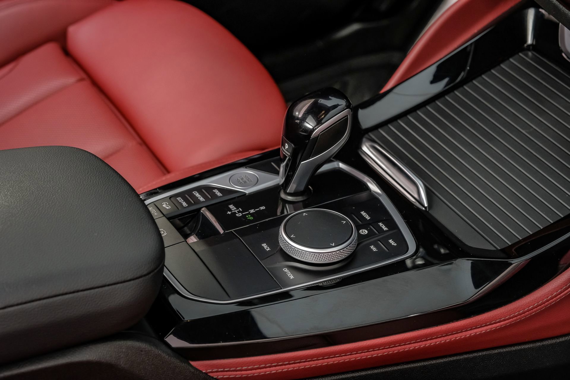 Used 2024 BMW X4 M40i w/ Premium Package image 29