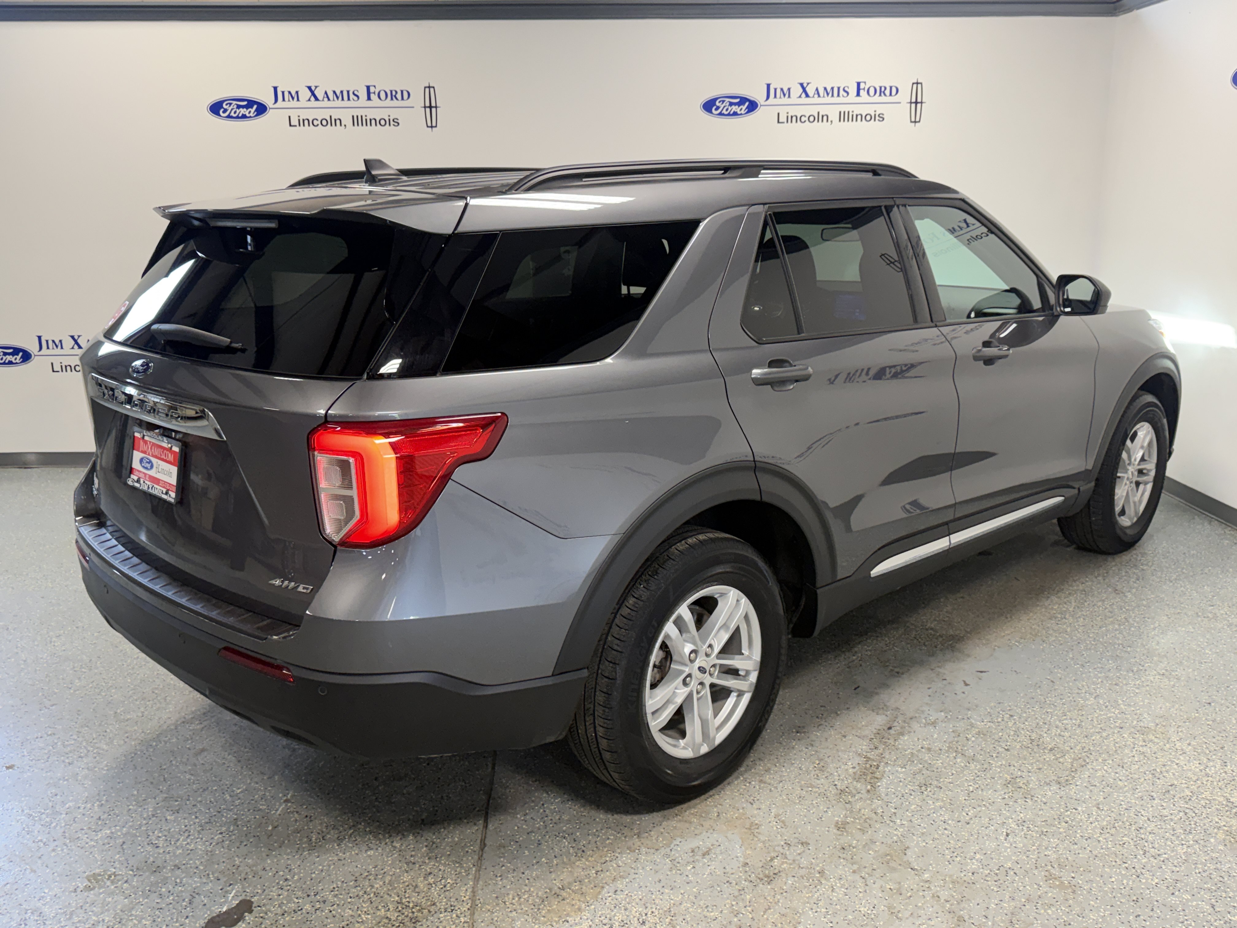 Used 2024 Ford Explorer XLT AWD/4WD image 33