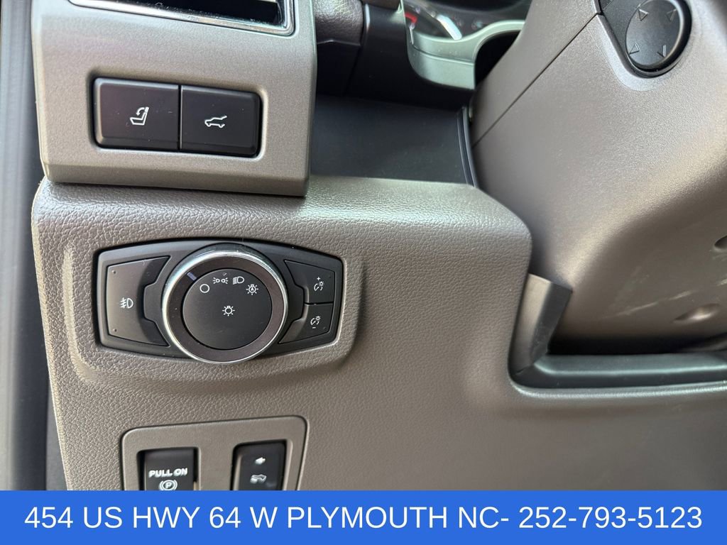 Used 2019 Ford Expedition XLT w/ Equipment Group 202A AWD/4WD image 24