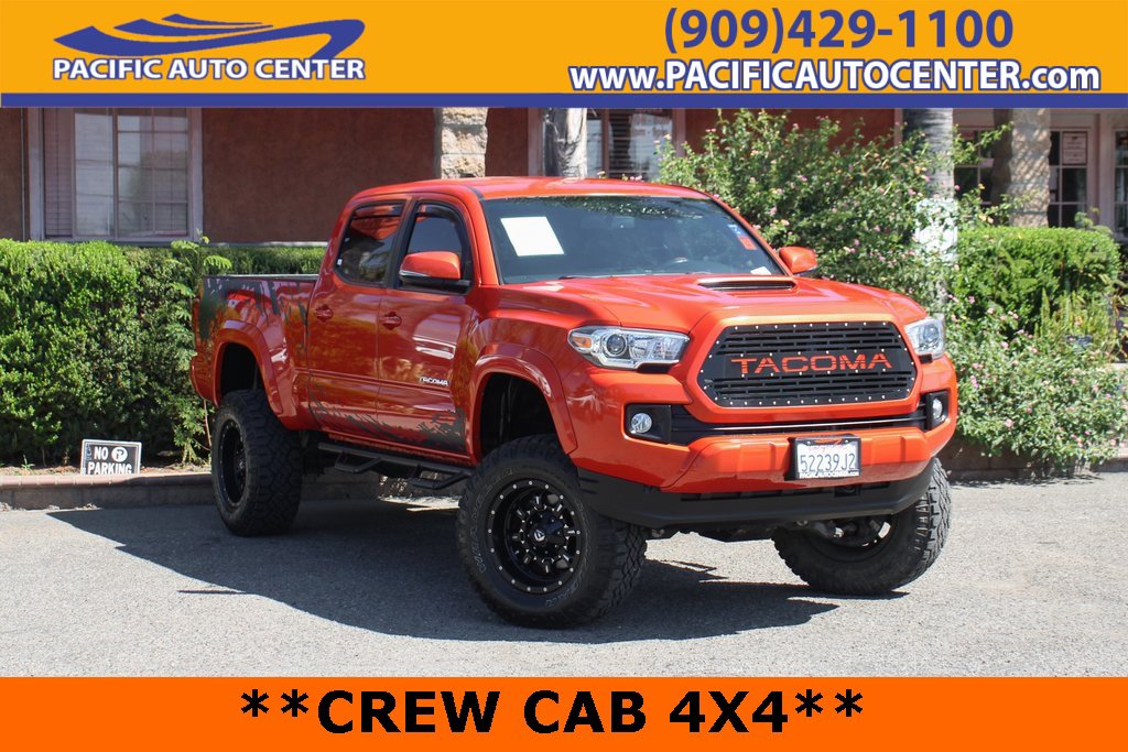Used 2017 Toyota Tacoma TRD Sport image 1