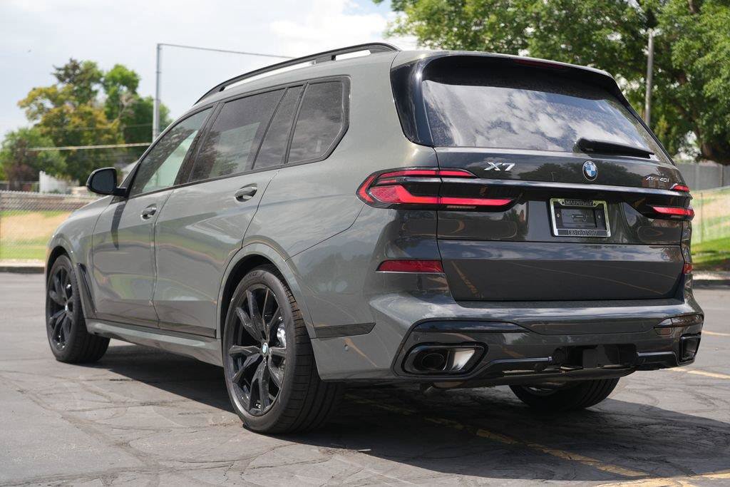 Used 2027 BMW X7 xDrive40i w/ M Sport Package AWD/4WD image 3