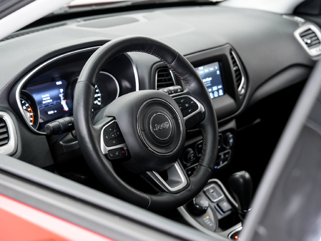 Used 2018 Jeep Compass Latitude w/ Popular Equipment Group AWD/4WD image 9