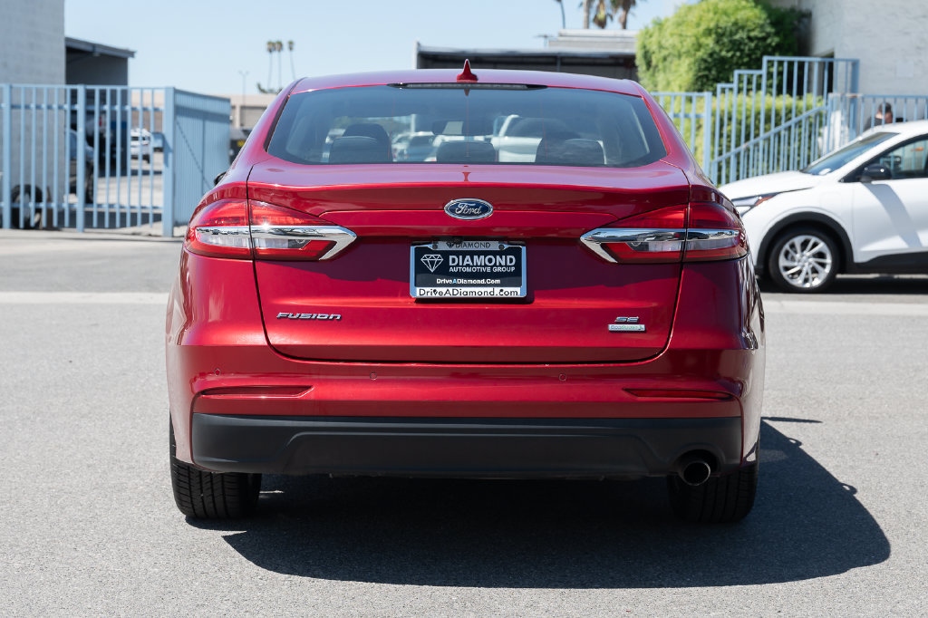 Used 2020 Ford Fusion SE FWD image 5
