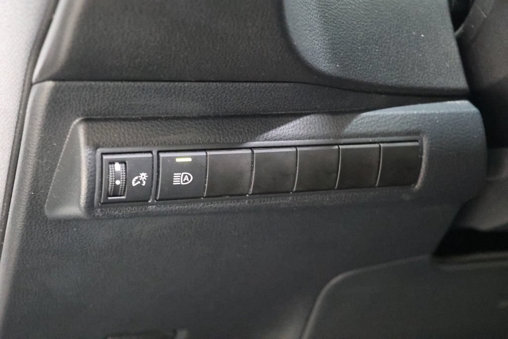 Used 2022 Toyota Corolla SE w/ SE Premium Package FWD image 19