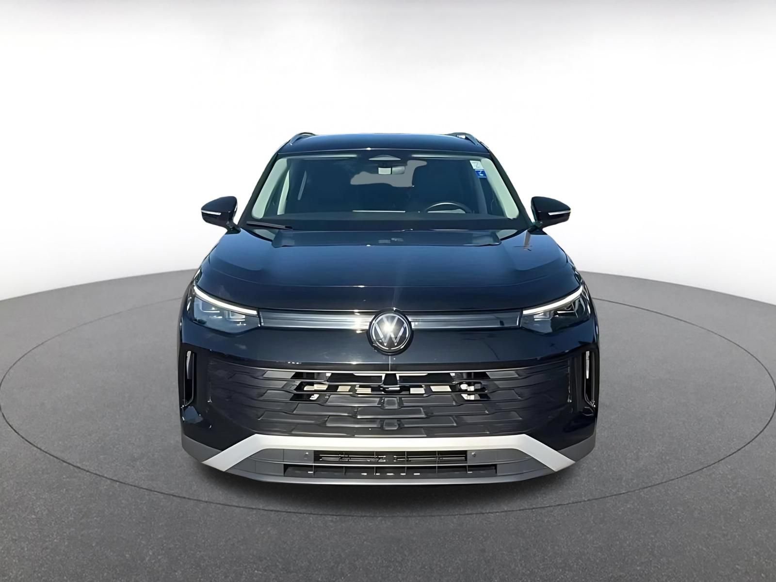 Used 2026 Volkswagen Tiguan SE AWD/4WD image 4