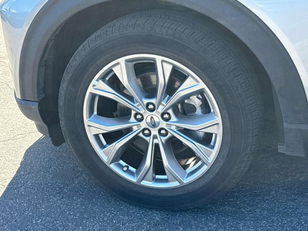 Used 2023 Ford Explorer Limited AWD/4WD image 32