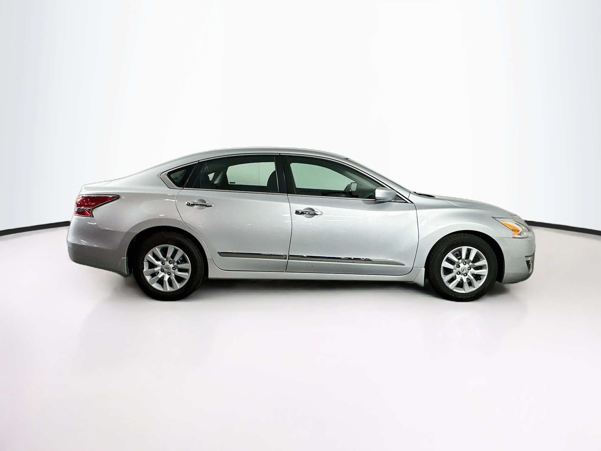 Used 2015 Nissan Altima 2.5 S w/ Power Driver Seat Package FWD image 10