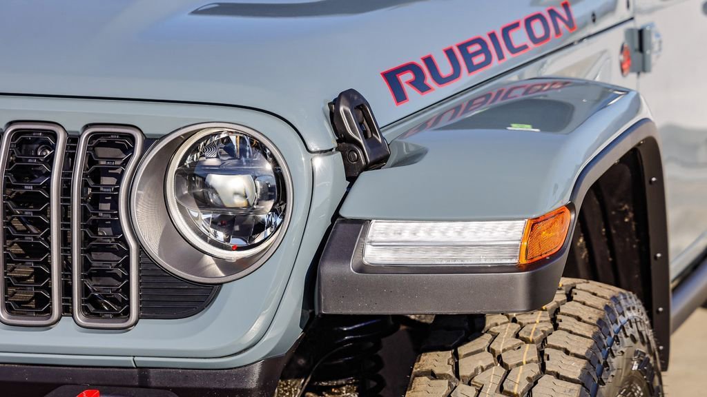 New 2026 Jeep Gladiator Rubicon w/ Steel Power Dome Hood Package AWD/4WD image 5