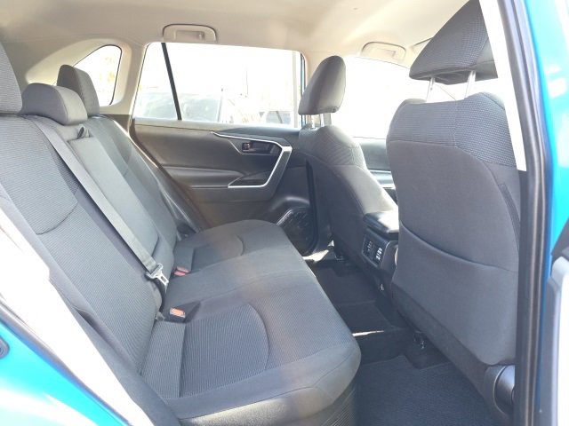 Used 2020 Toyota RAV4 LE w/ Carpet Mat Package image 25