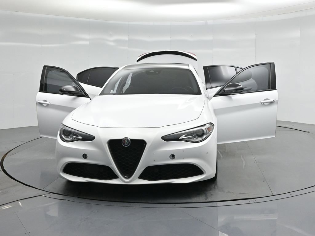 Used 2021 Alfa Romeo Giulia Ti w/ Nero Edizione image 32