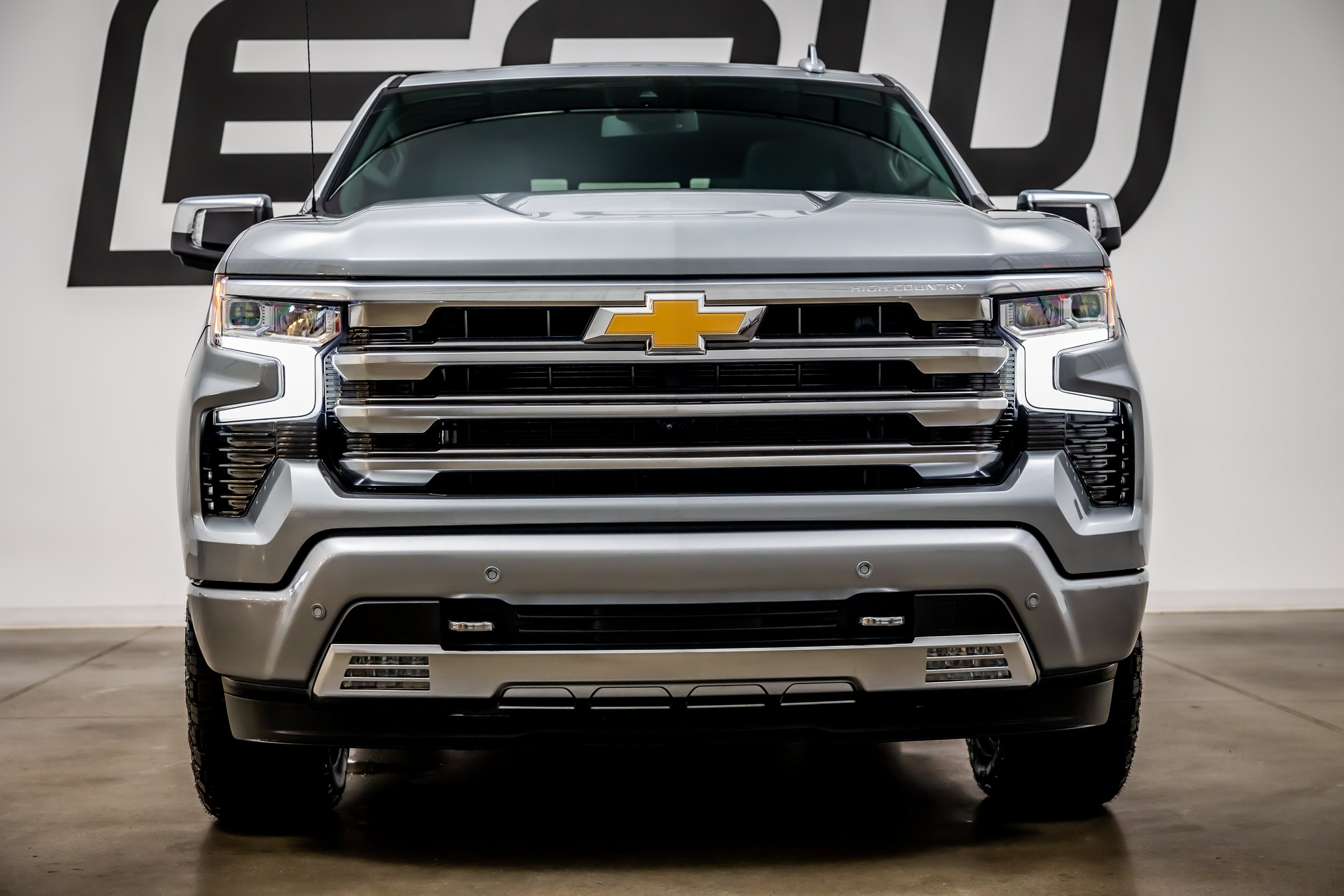 Used 2024 Chevrolet Silverado 1500 High Country w/ Z71 Off-Road Package AWD/4WD image 4