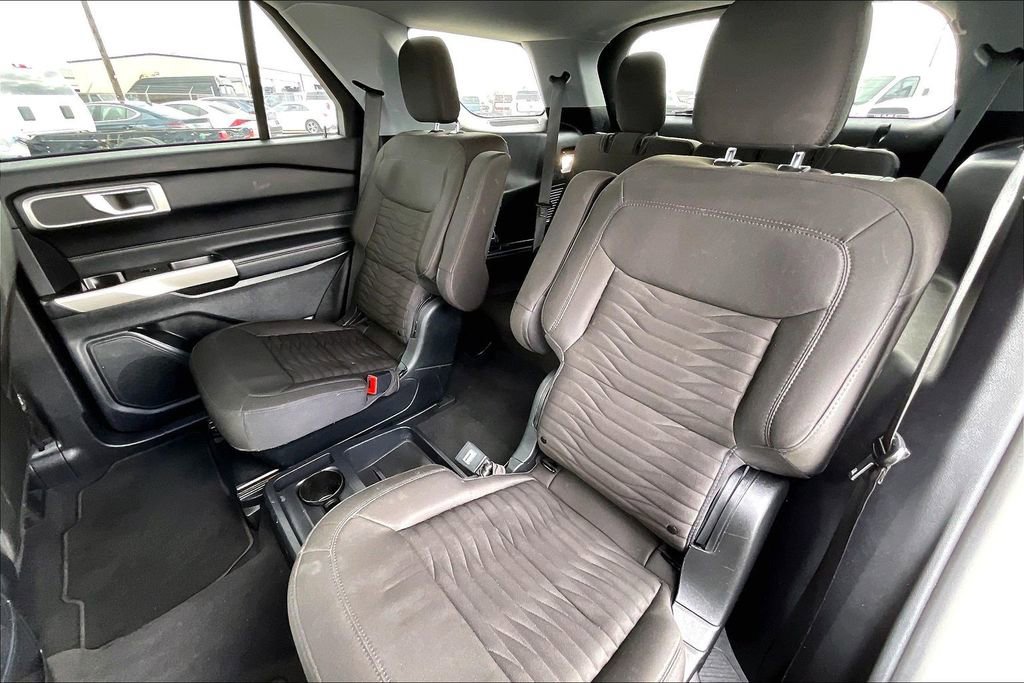 Used 2021 Ford Explorer XLT image 18