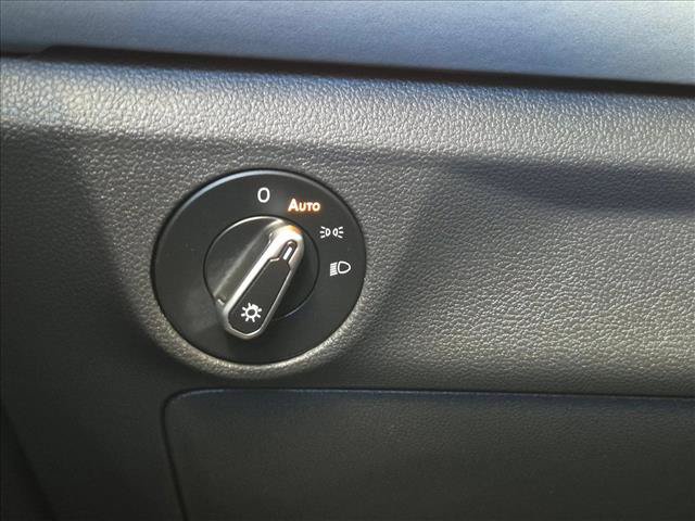 Used 2025 Volkswagen Jetta SE FWD image 16