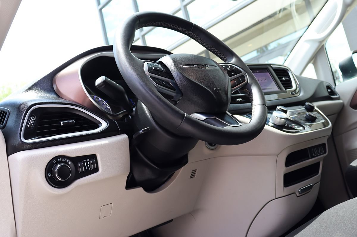 Used 2023 Chrysler Voyager LX FWD image 43