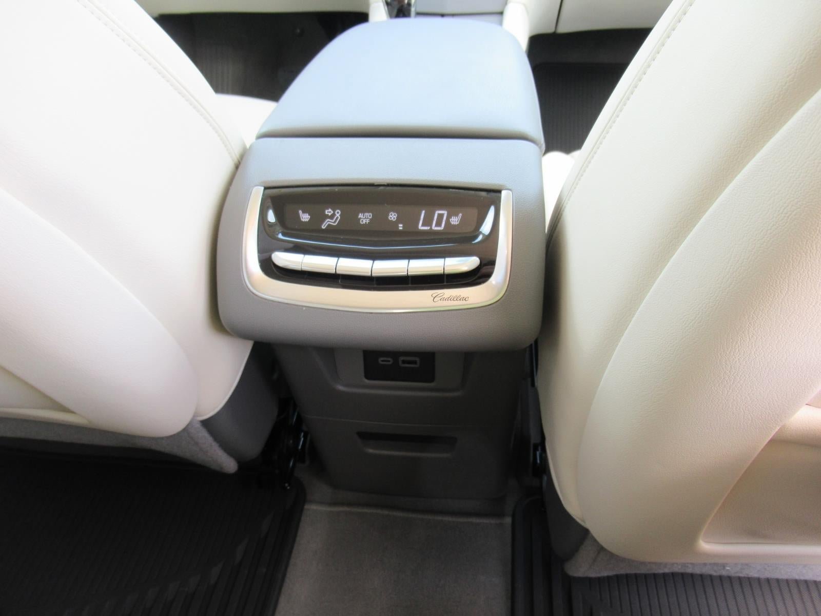 Used 2024 Cadillac XT6 Premium Luxury w/ Technology Package AWD/4WD image 34
