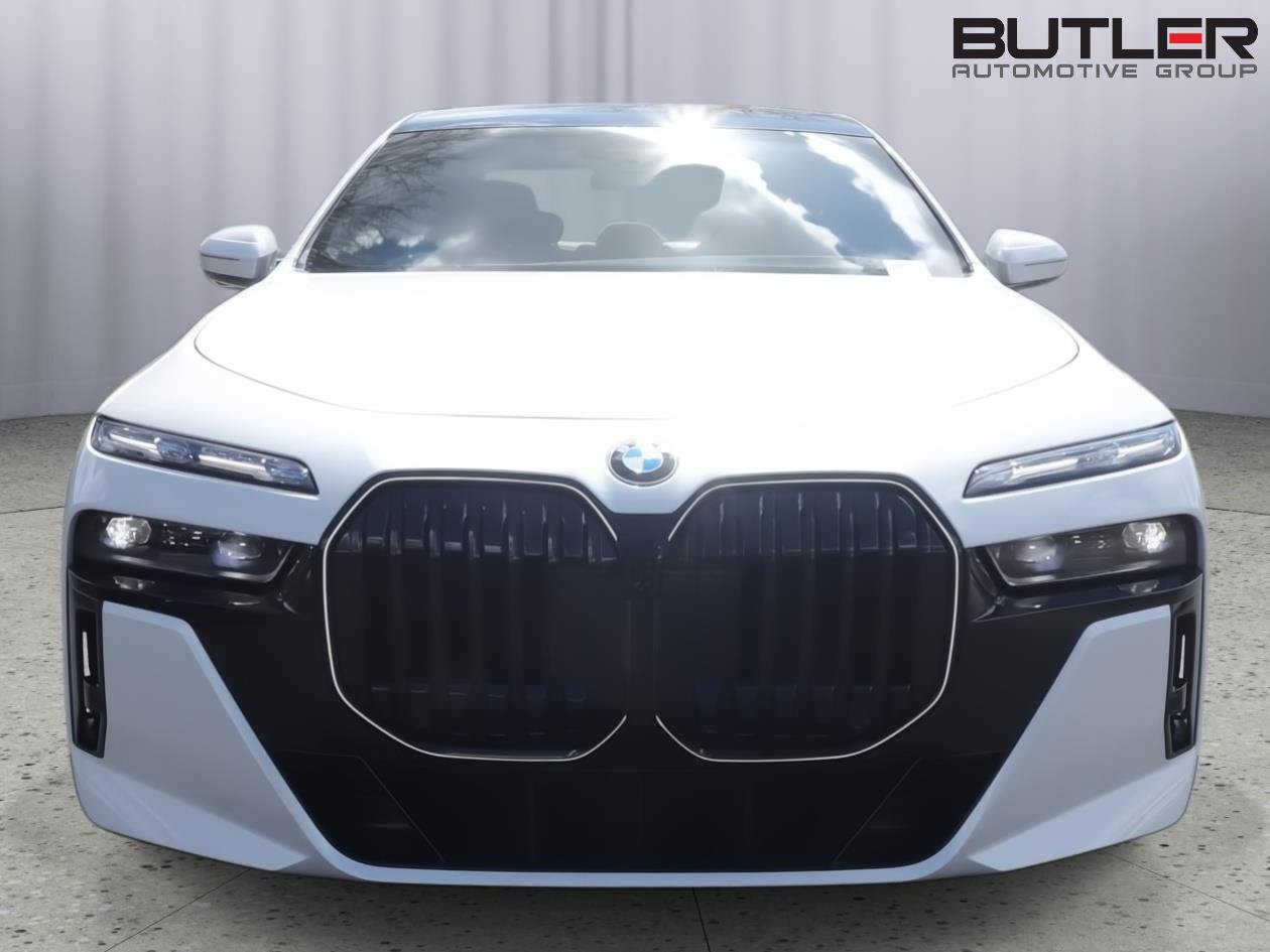 Used 2026 BMW 760i xDrive w/ Executive Package AWD/4WD image 2