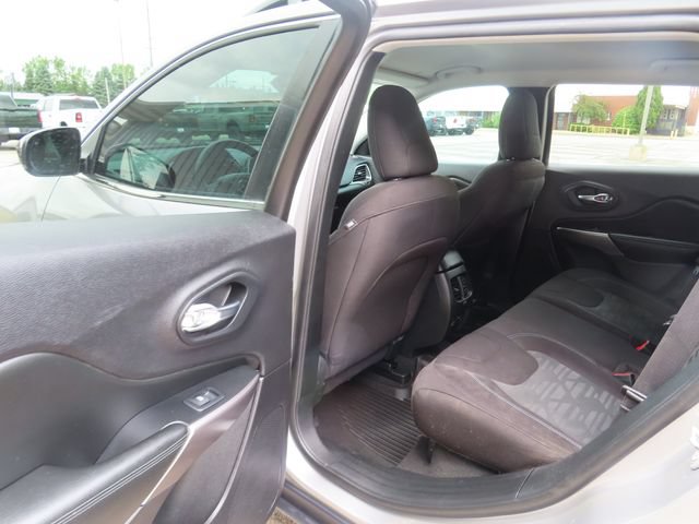 Used 2022 Jeep Cherokee Latitude w/ Comfort Safety Group AWD/4WD image 21