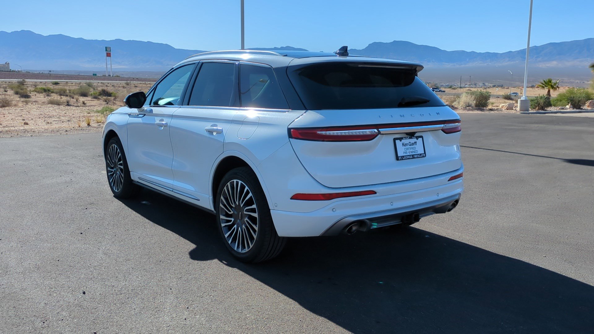 Used 2022 Lincoln Corsair Reserve w/ Equipment Group 201A AWD/4WD image 5