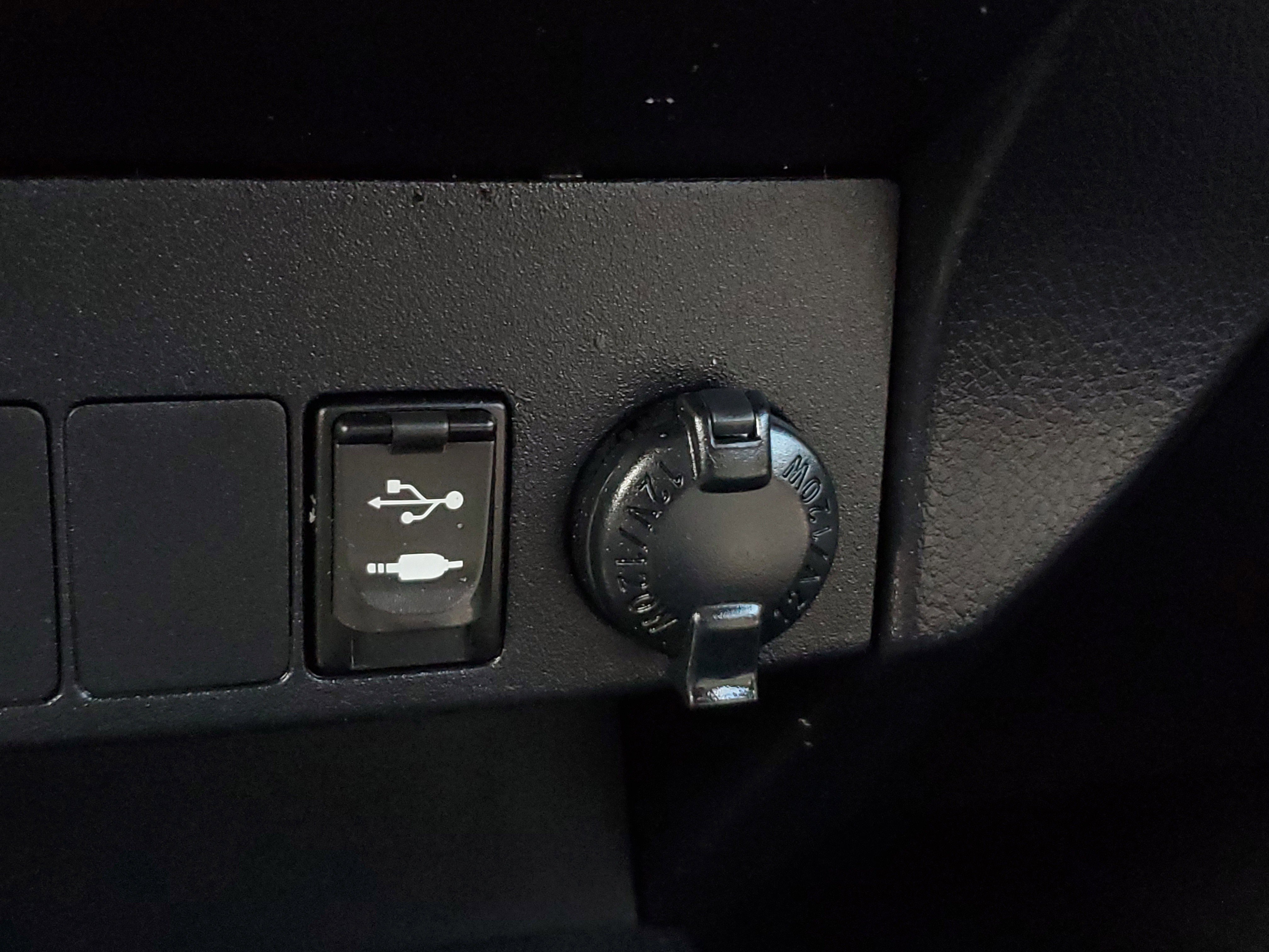 Used 2018 Toyota RAV4 XLE FWD image 28