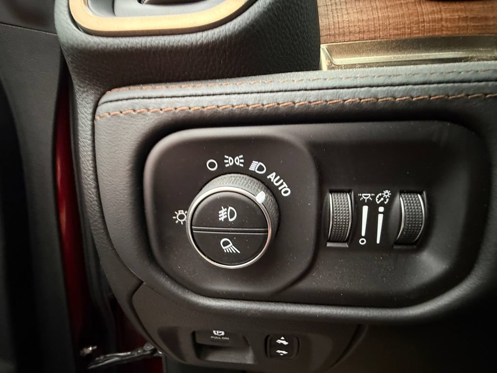 Used 2021 RAM 1500 Limited AWD/4WD image 17