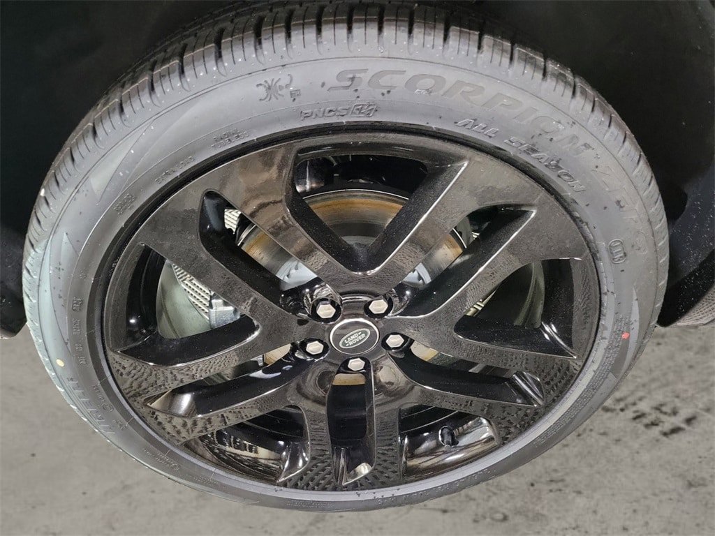 New 2025 Land Rover Discovery Sport Dynamic SE AWD/4WD image 12