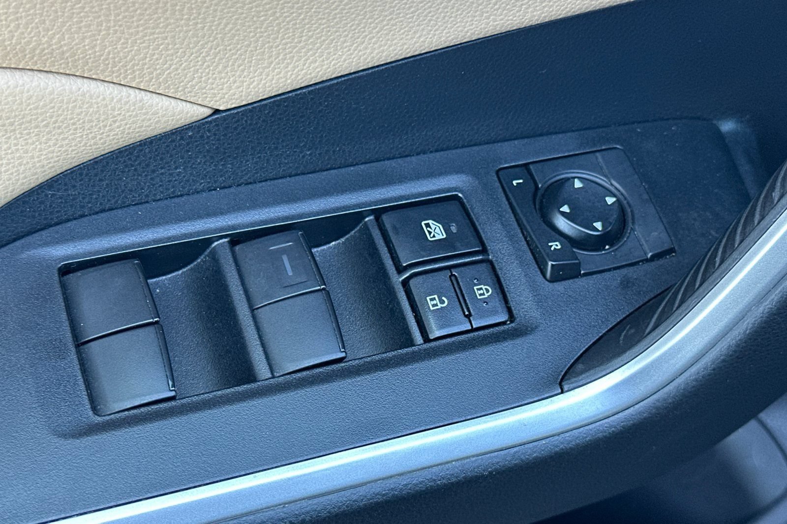 Certified 2022 Toyota RAV4 LE AWD/4WD image 13