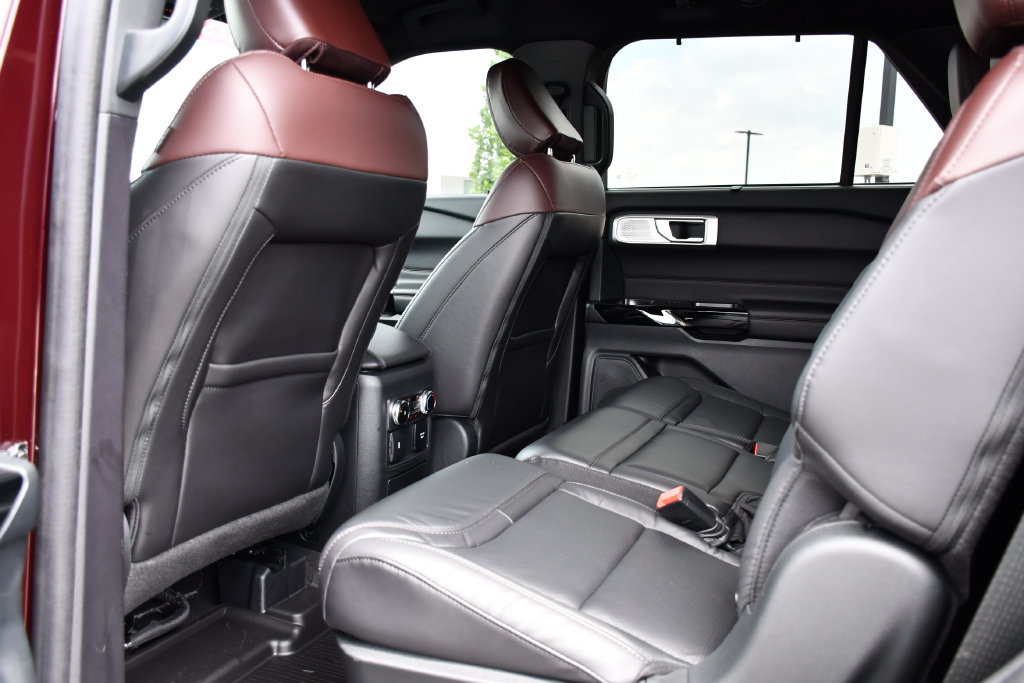 Used 2023 Ford Explorer Platinum w/ Technology Package AWD/4WD image 22