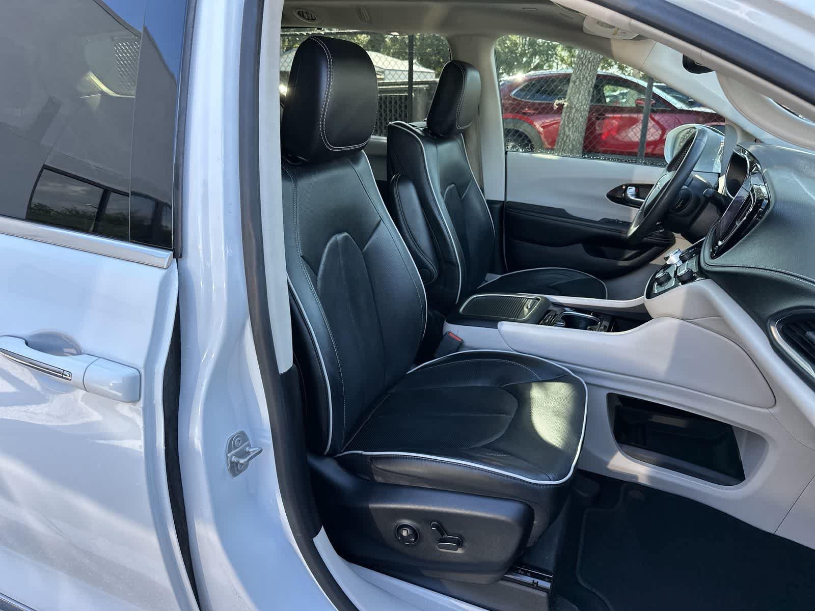 Used 2022 Chrysler Pacifica Limited w/ Uconnect Theater Family Group AWD/4WD image 19