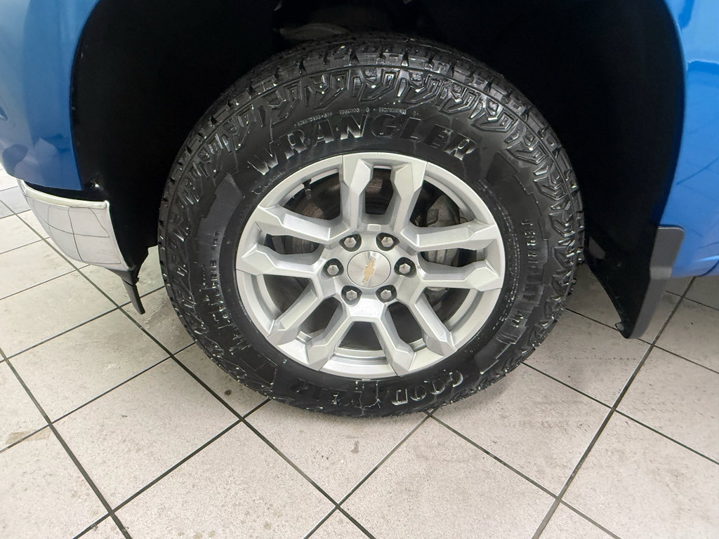Certified 2023 Chevrolet Silverado 1500 LT AWD/4WD image 12